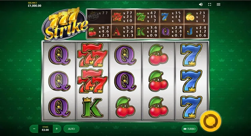 Carretes de 777 Strike con cartas, cerezas y sietes